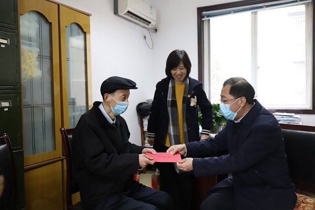 集團黨委委員、職工董事、工會(huì )主席武勇 一行到華西安裝公司走訪(fǎng)慰問(wèn)