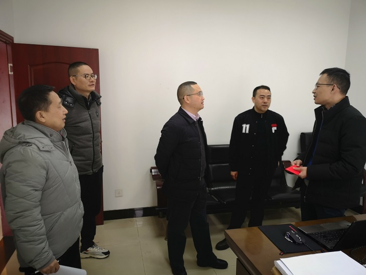 走訪(fǎng)慰問(wèn)暖人心，噓寒問(wèn)暖傳真情