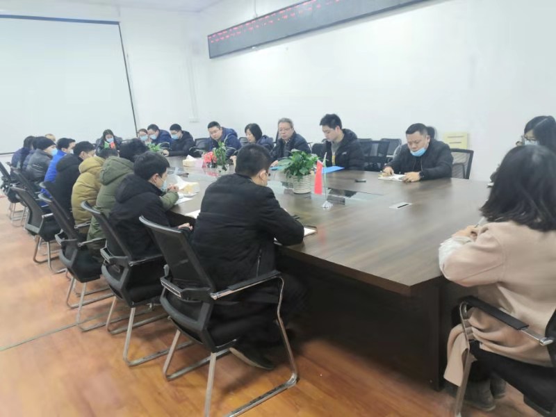 學(xué)深悟透 狠抓落實(shí)——直屬第一項目黨支部工會(huì )組織黨員職工學(xué)習集團第三次黨代會(huì )精神