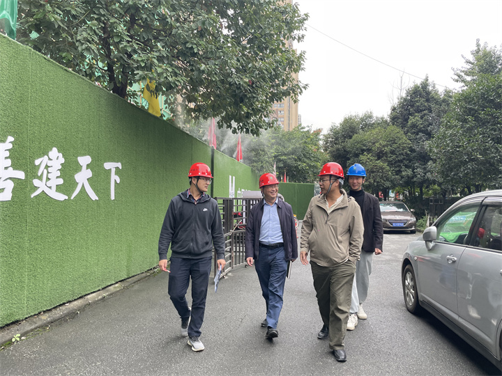 公司副總經(jīng)理楊帆到成都中醫藥大學(xué)溫江校區項目開(kāi)展“150天大會(huì )戰 決勝千億華西”專(zhuān)項督導