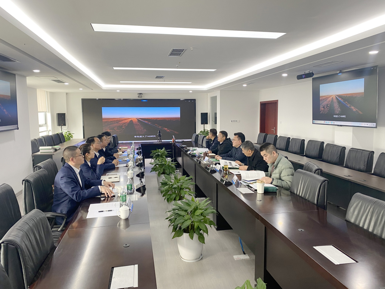 公司黨委副書(shū)記 、總經(jīng)理徐文忠到中石油四川油建公司開(kāi)展座談交流